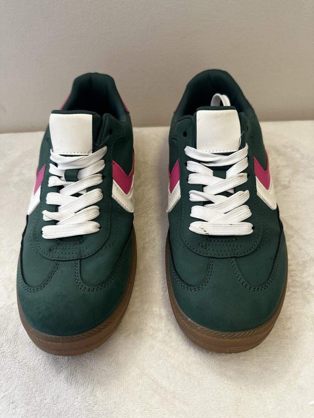 DV by Dolce Vita Nybela Green Pink Gum Sole Lifestyle Sneakers Women's Size 8.5